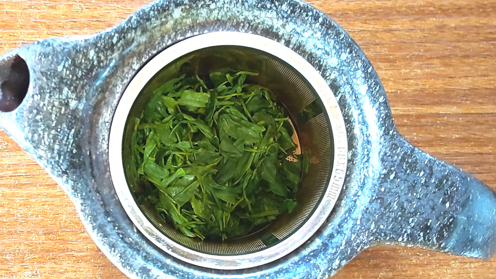 手揉みさしま茶の茶殻